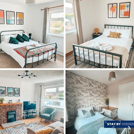 Staybynumbers - Spacious Three Bed House Royal Hillsborough Bagian luar foto