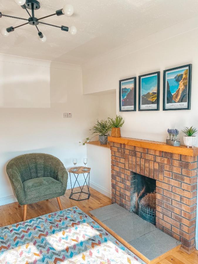 Staybynumbers - Spacious Three Bed House Royal Hillsborough Bagian luar foto