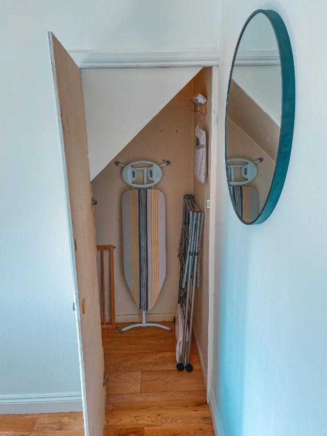 Staybynumbers - Spacious Three Bed House Royal Hillsborough Bagian luar foto